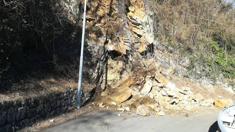 Frana a Strozza, isolate 50 persone a Ca’ Campo: fondi straordinari dalla Regione Frana a Strozza, isolate 50 persone a Ca’ Campo: fondi straordinari dalla Regione