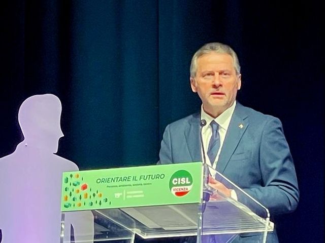 CRV - Ciambetti – “Congresso Cisl a Vicenza: cambiare per un nuovo sindacato CRV - Ciambetti – “Congresso Cisl a Vicenza: cambiare per un nuovo sindacato