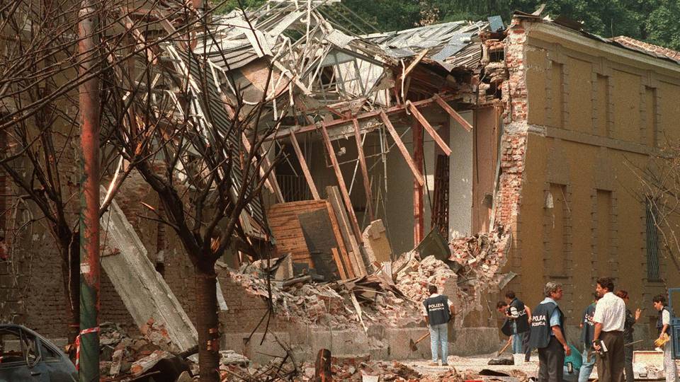Strage di via Palestro, indagata una donna: «Guidava l’auto-bomba». Lei: non sono io Strage di via Palestro, indagata una donna: «Guidava l’auto-bomba». Lei: non sono io