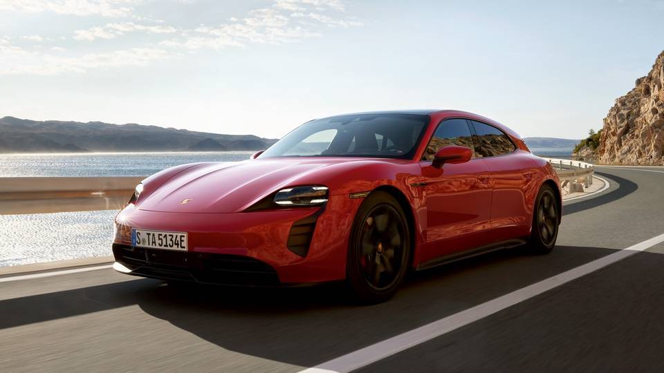 «Sportiva e pratica tuttofare», ecco la nuova Porsche Taycan Sport Turismo «Sportiva e pratica tuttofare», ecco la nuova Porsche Taycan Sport Turismo