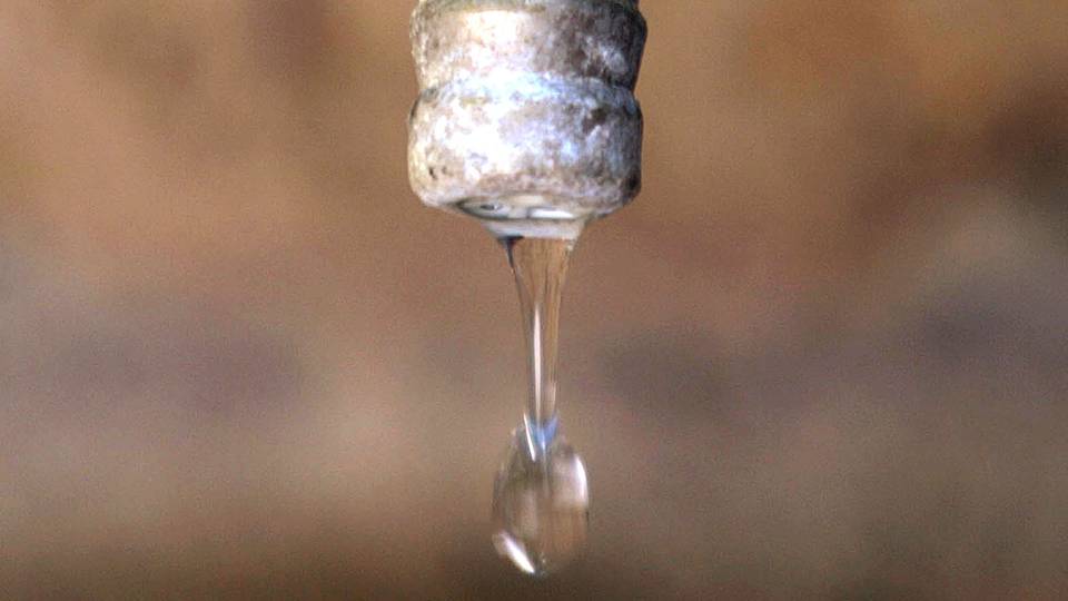 Carenza idrica in Bergamasca. Uniacque: «Evitate i consumi d’acqua non legati ai bisogni primari» Carenza idrica in Bergamasca. Uniacque: «Evitate i consumi d’acqua non legati ai bisogni primari»