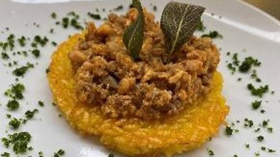Riso al salto con ragù di coniglio Riso al salto con ragù di coniglio