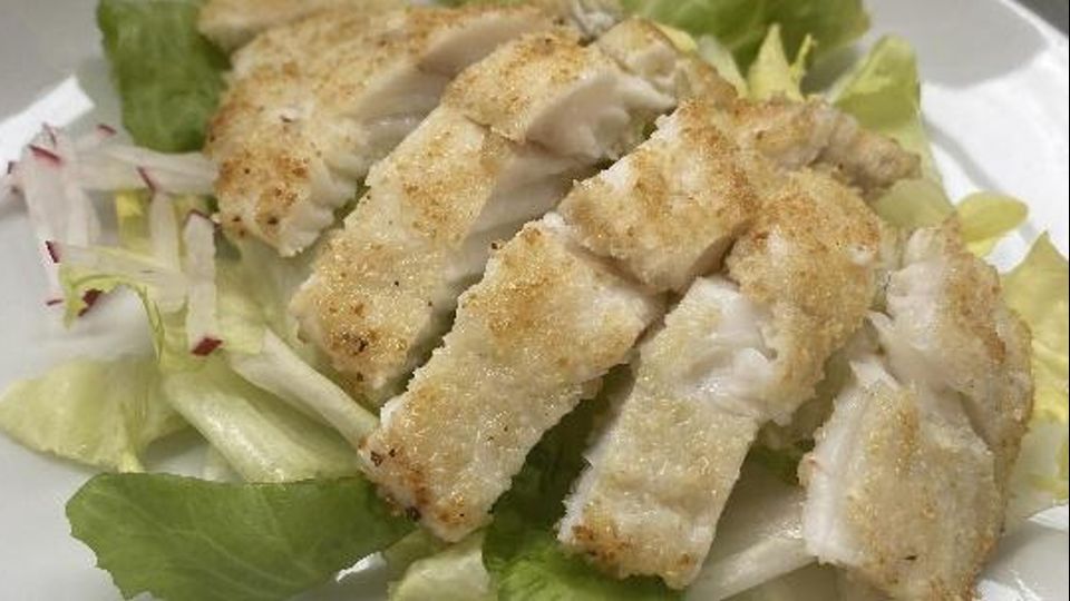 Filetto di rombo con scarola, ravanelli e limone semi-candito Filetto di rombo con scarola, ravanelli e limone semi-candito