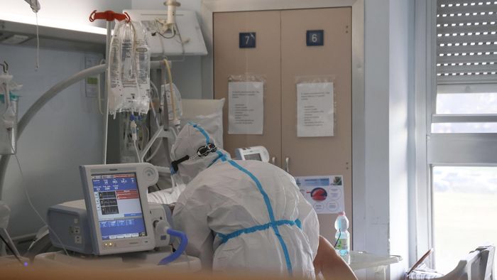 Covid, a Bergamo 285 nuovi casi. In Lombardia +3.287 positivi e 24 decessi Covid, a Bergamo 285 nuovi casi. In Lombardia +3.287 positivi e 24 decessi