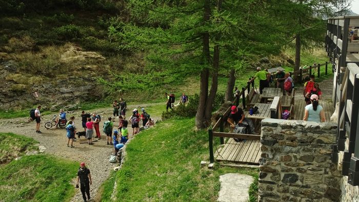 Fuga dal supercaldo, assalto alle Orobie: rifugi pieni. «Ci aspettiamo una stagione record» Video e foto Fuga dal supercaldo, assalto alle Orobie: rifugi pieni. «Ci aspettiamo una stagione record» Video e foto