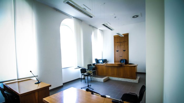 Parolaccia ad un cliente: la commessa non va licenziata Parolaccia ad un cliente: la commessa non va licenziata