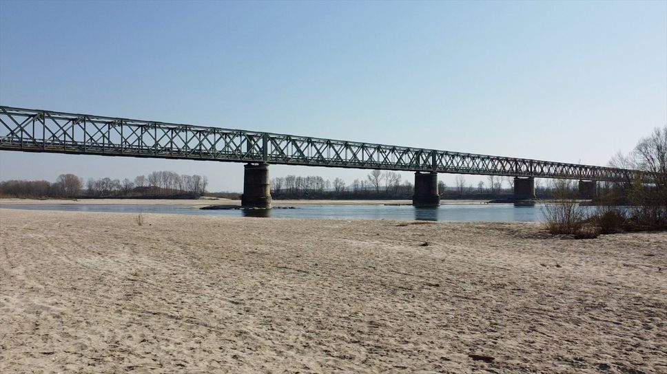 Il Po in secca al ponte della Becca