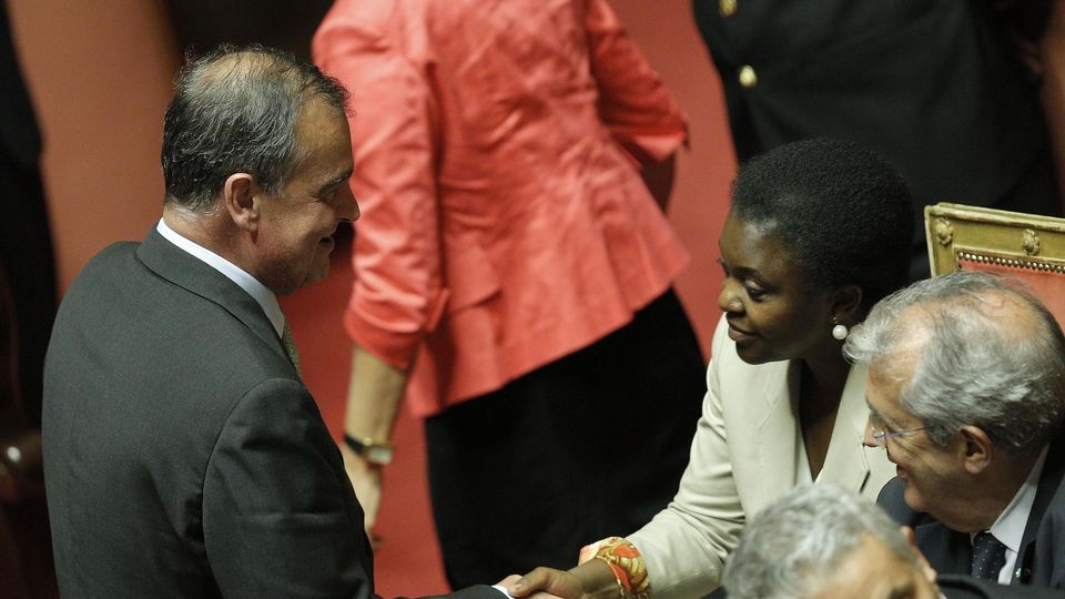 Diffamò l’ex ministra Kyenge, annullate le condanne a Calderoli. La Cassazione rinvia gli atti a Bergamo per legittimo impedimento Diffamò l’ex ministra Kyenge, annullate le condanne a Calderoli. La Cassazione rinvia gli atti a Bergamo per legittimo impedimento