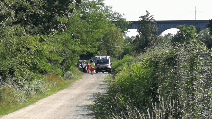 A tragédia em Castelli Calebio, que morreu no canal sob os olhos de seu pai de trinta anos