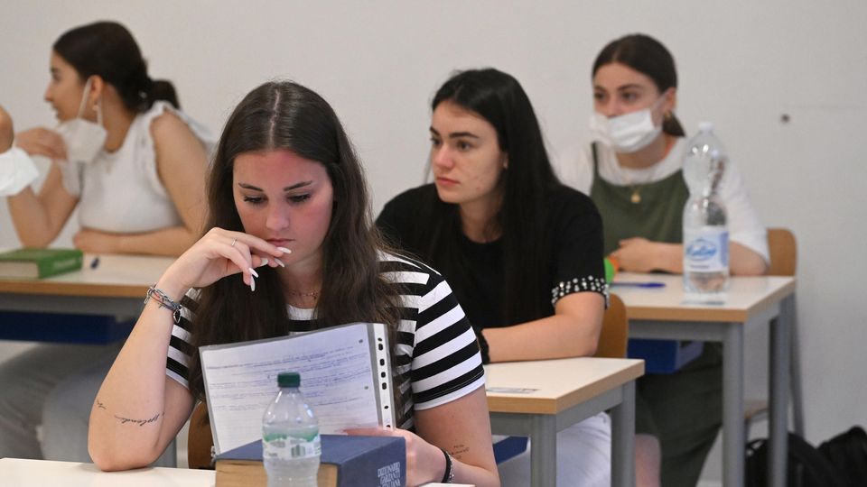 Maturità atto secondo, prove differenti per ogni singolo istituto. Ed ecco le tracce scelte dai nostri vip Maturità atto secondo, prove differenti per ogni singolo istituto. Ed ecco le tracce scelte dai nostri vip