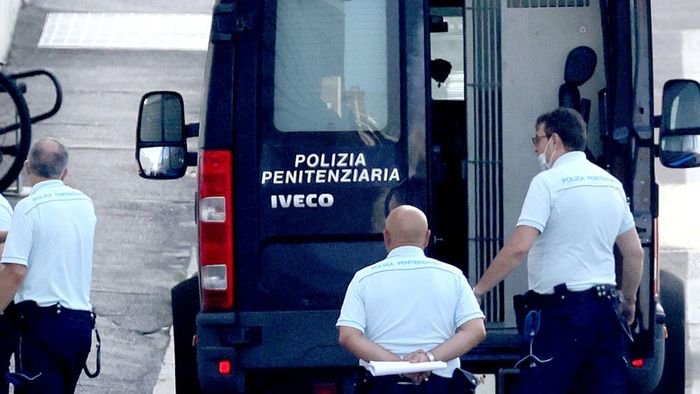 Omicidio Ziliani, la prima volta in aula per i 3 killer della vigilessa Omicidio Ziliani, la prima volta in aula per i 3 killer della vigilessa