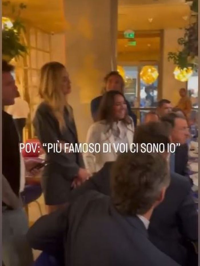 Fedez e Ferragni in piedi