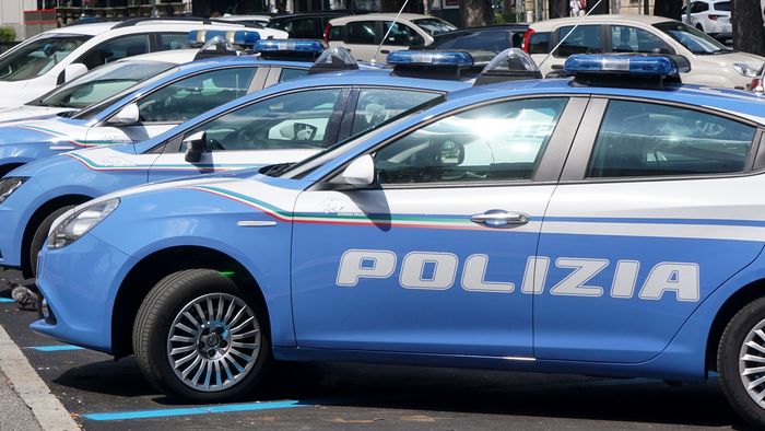 Rapinano tre bar in una sola notte: sette mesi dopo la Polizia arresta tre giovani Rapinano tre bar in una sola notte: sette mesi dopo la Polizia arresta tre giovani