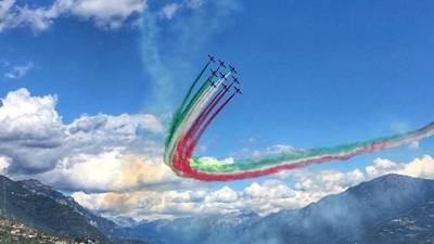 le-frecce-tricolori-tornano-sul-lago-dis