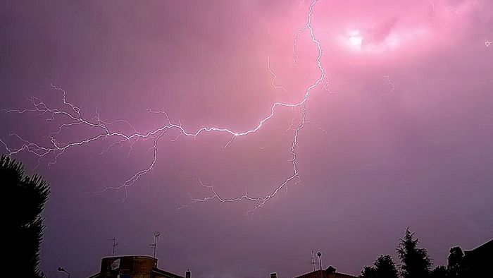 Maltempo, allerta arancione della Protezione civile in Lombardia per stasera e giovedì Maltempo, allerta arancione della Protezione civile in Lombardia per stasera e giovedì