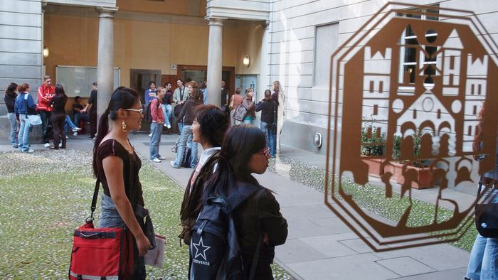 Università di Bergamo: contro il carovita giù le tasse, trasporti scontati e più servizi Università di Bergamo: contro il carovita giù le tasse, trasporti scontati e più servizi