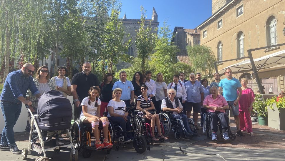 Il gruppo che ha partecipato al primo tour organizzato con il progetto Storicity Il gruppo che ha partecipato al primo tour organizzato con il progetto Storicity