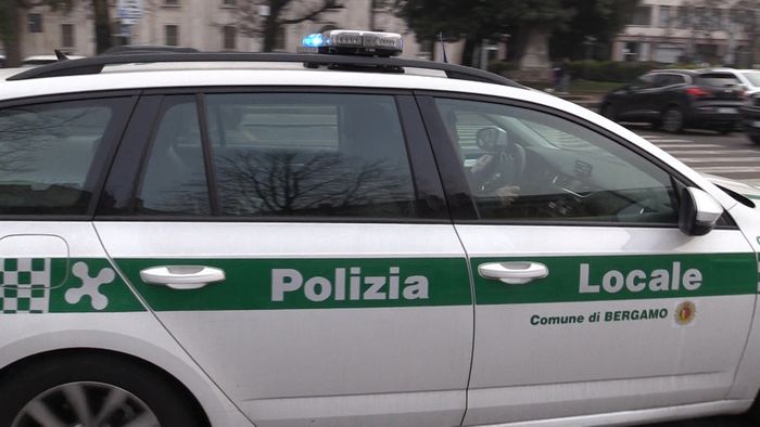 Fermato su un motorino rubato, denunciato 22enne con precedenti per furto e rissa Fermato su un motorino rubato, denunciato 22enne con precedenti per furto e rissa