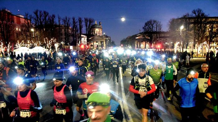 Urban Night Trail, lo spettacolo dei corridori nel buio tra le vie della città Foto Urban Night Trail, lo spettacolo dei corridori nel buio tra le vie della città Foto