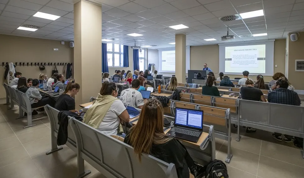 Un aula del nuovo Polo di Formazione di Bergamo Un aula del nuovo Polo di Formazione di Bergamo