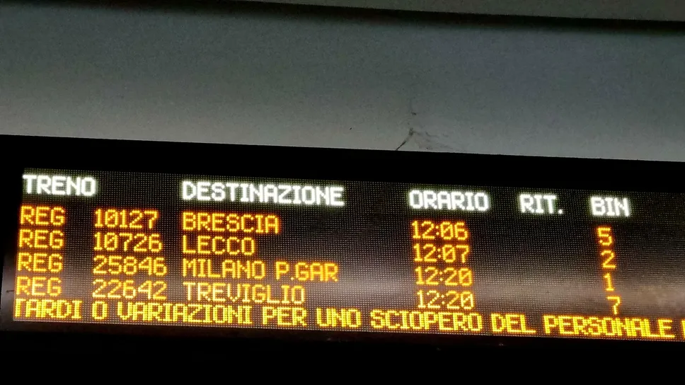 La stazione dei treni di Bergamo nella mattinata di venerdì 20 ottobre La stazione dei treni di Bergamo nella mattinata di venerdì 20 ottobre