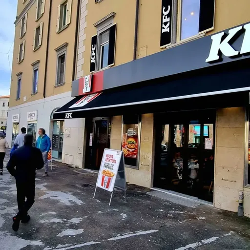 in-porta-nuova-al-posto-di-nessi-ha-aperto-kfc-cronaca-bergamo