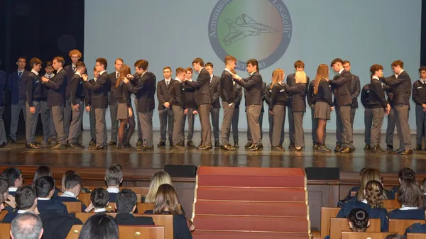 La cerimonia organizzata dall’Istituto «Locatelli» al Teatro Donizetti