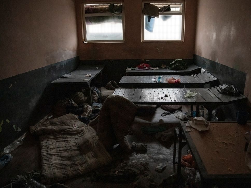 Una cella dell’ex carcere della polizia russa a Kupyansk