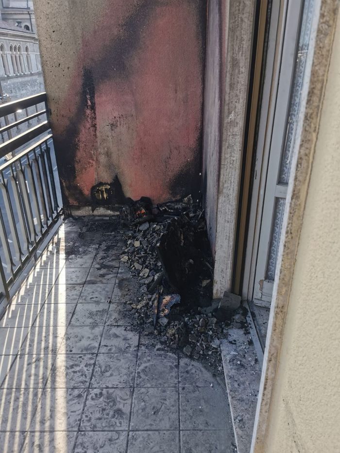 Il balcone bruciato