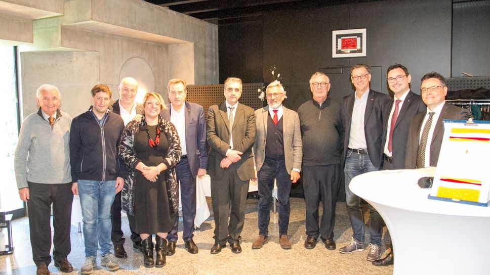 Soci e ospiti: un momento della festa per il 40 anni el Circolo del Canton Ticino dell’Ente Bergamaschi nel mondo Soci e ospiti: un momento della festa per il 40 anni el Circolo del Canton Ticino dell’Ente Bergamaschi nel mondo