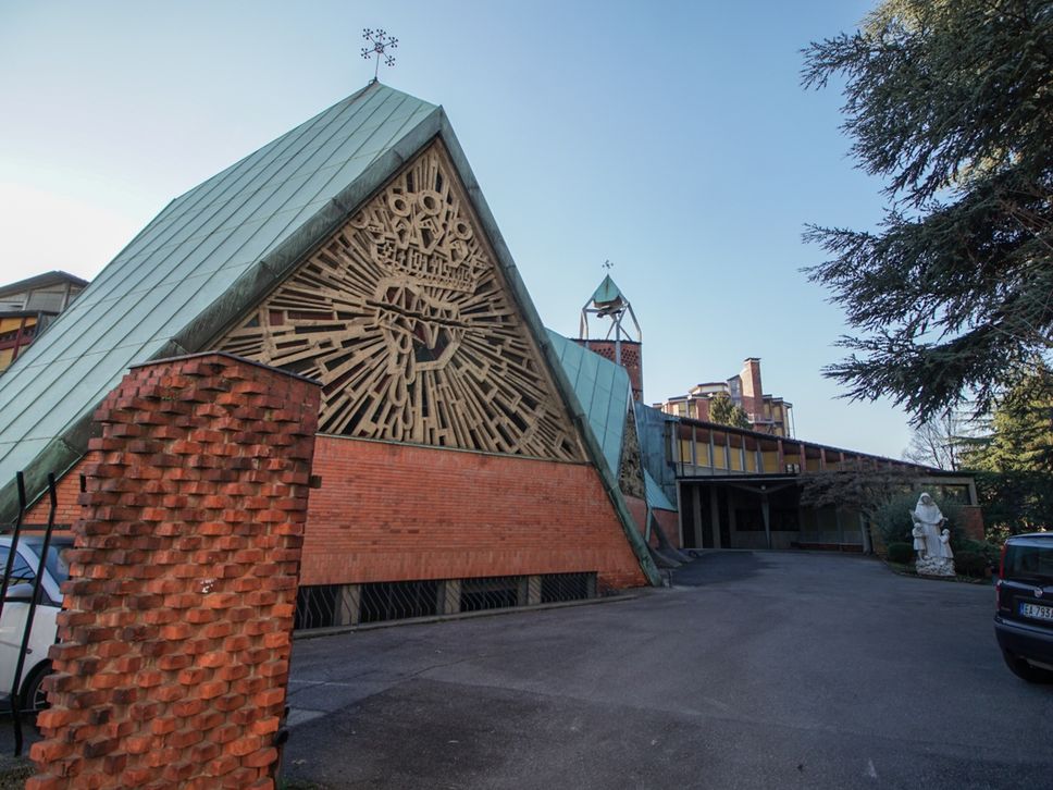 La chiesa all’interno del complesso