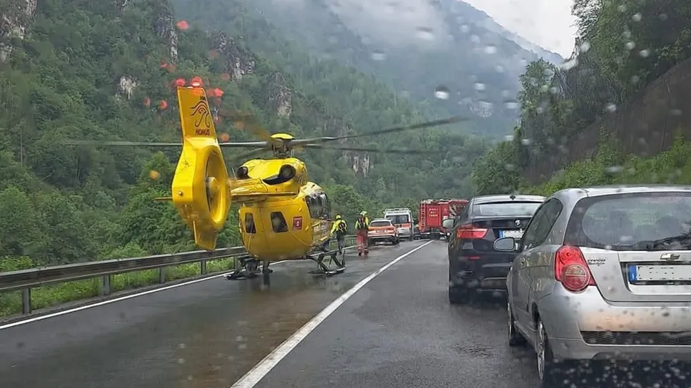 L’elisoccorso atterrato a Ponte Nossa L’elisoccorso atterrato a Ponte Nossa