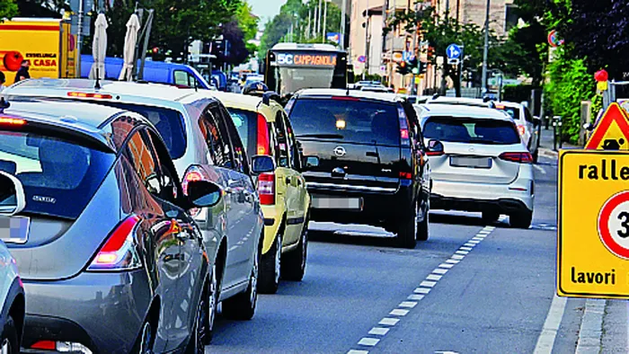 Via Bianzana chiusa per lavori e via Corridoni è di nuovo in tilt Cronaca