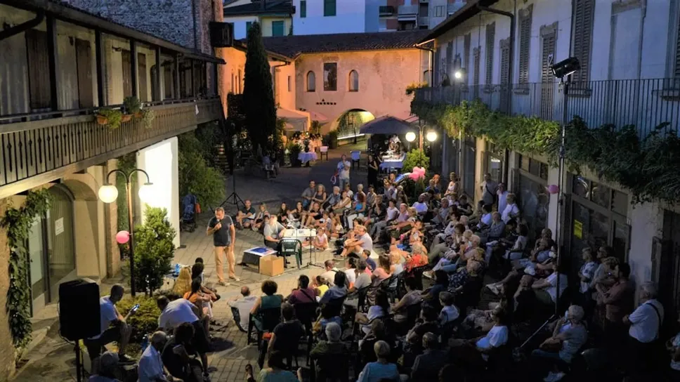 Un’edizione precedente della Notte Bianca di Ponte San Pietro