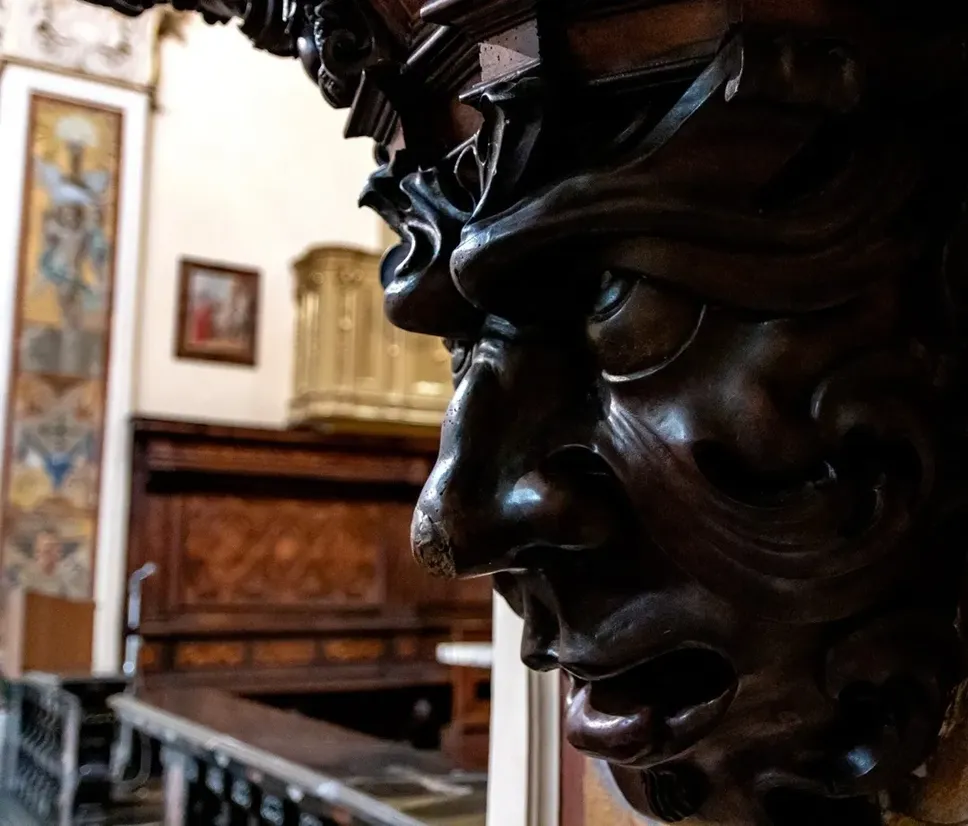 Un particolare di un’opera dei Rovelli nella Chiesa parrocchiale di Mezzoldo