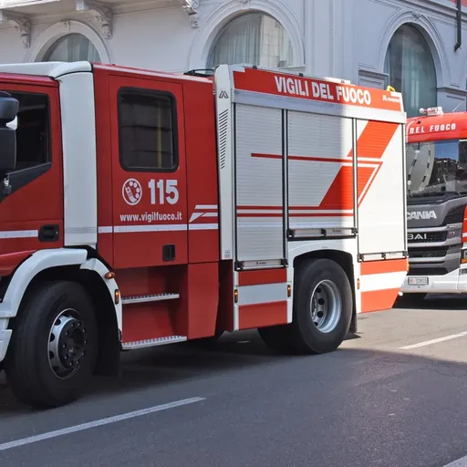 S’incendia un carico di materiale plastico di un tir lunghe code sull’autostrada A4 Cronaca