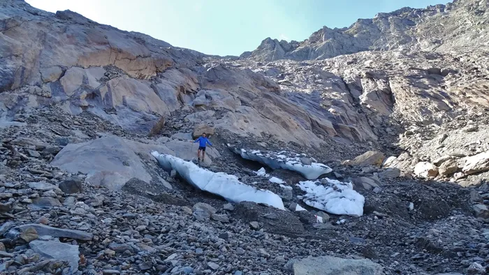 Ondate di calore e nevicate scarse, il ghiacciaio del Trobio è quasi