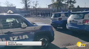 Stazione autolinee, lite fra stranieri: accoltellato un 26enne