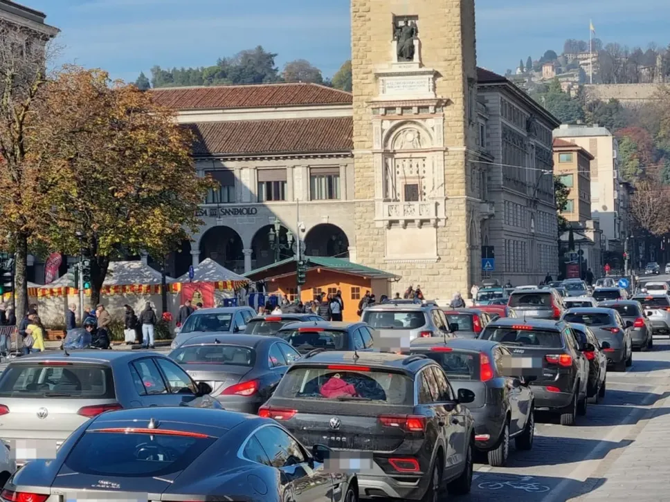 Il traffico all’altezza del Sentierone