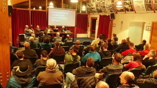 Il partecipato incontro nel palazzetto di Valbondione
