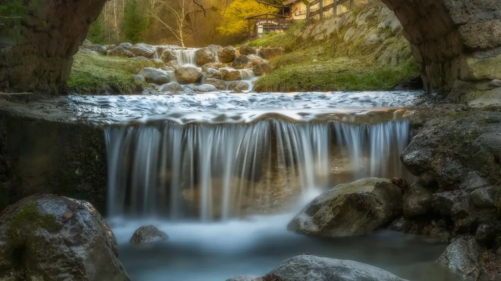 «Il lento scorrere dell’acqua e del tempo», dal ponticello di Rusio in val Seriana.