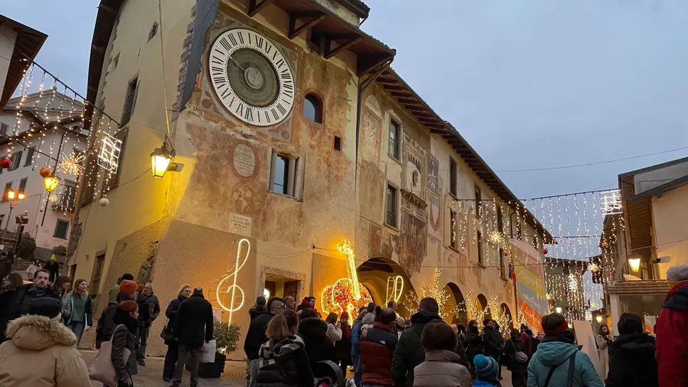 Le vie di Clusone affollate per la Notte Bianca