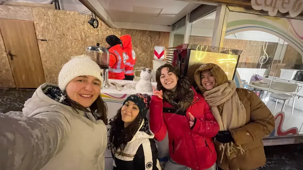 Lo staff de L’Eco café in piazza
