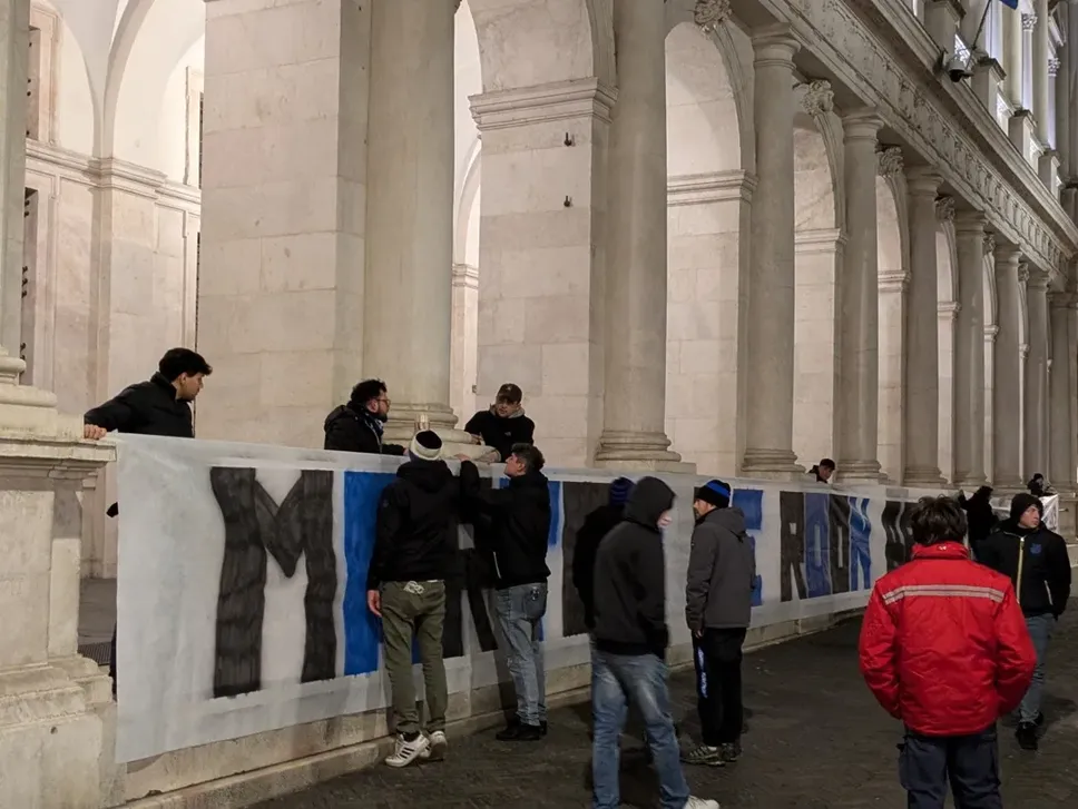 I tifosi dell’Atalanta in Piazza Vecchia per Marten de Roon