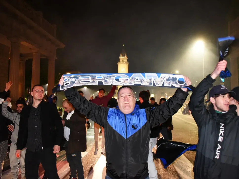 La festa dei tifosi in centro