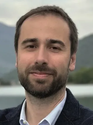 Spinone al lago, Simone Scaburri