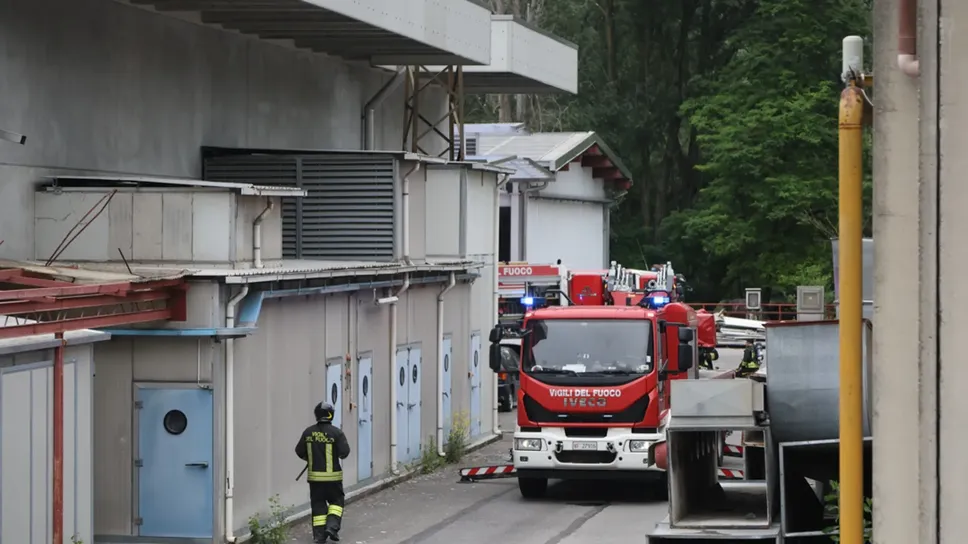 Sul posto le squadre dei vigili del fuoco Sul posto le squadre dei vigili del fuoco