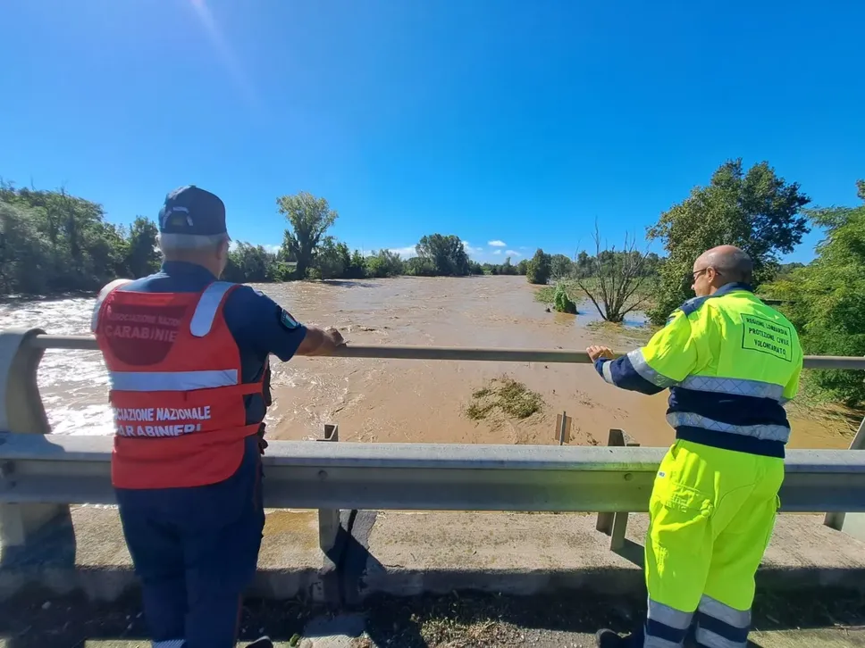 Il fiume Serio rischia di esondare a Mozzanica, in campo i vigili del fuoco e la protezione civile