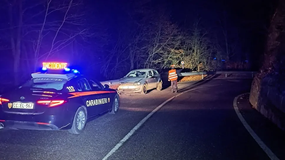 L’incidente che si è verificato a Oneta in via Colle di Zambla, un’auto è uscita di strada e il conducente un 32enne è stato trasportato in elisoccorso all’ospedale Papa Giovanni di Bergamo L’incidente che si è verificato a Oneta in via Colle di Zambla, un’auto è uscita di strada e il conducente un 32enne è stato trasportato in elisoccorso all’ospedale Papa Giovanni di Bergamo