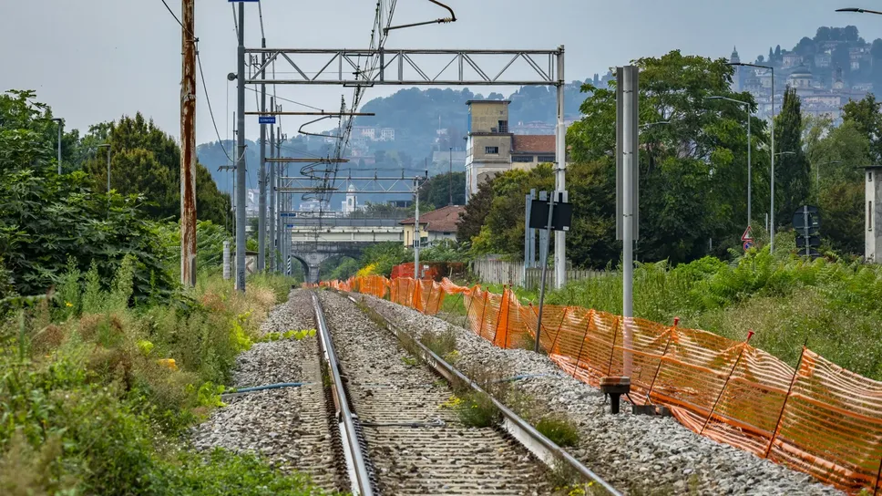 La passerella è stata demolita a gennaio, ma i lavori per quella nuova non sono ancora iniziati